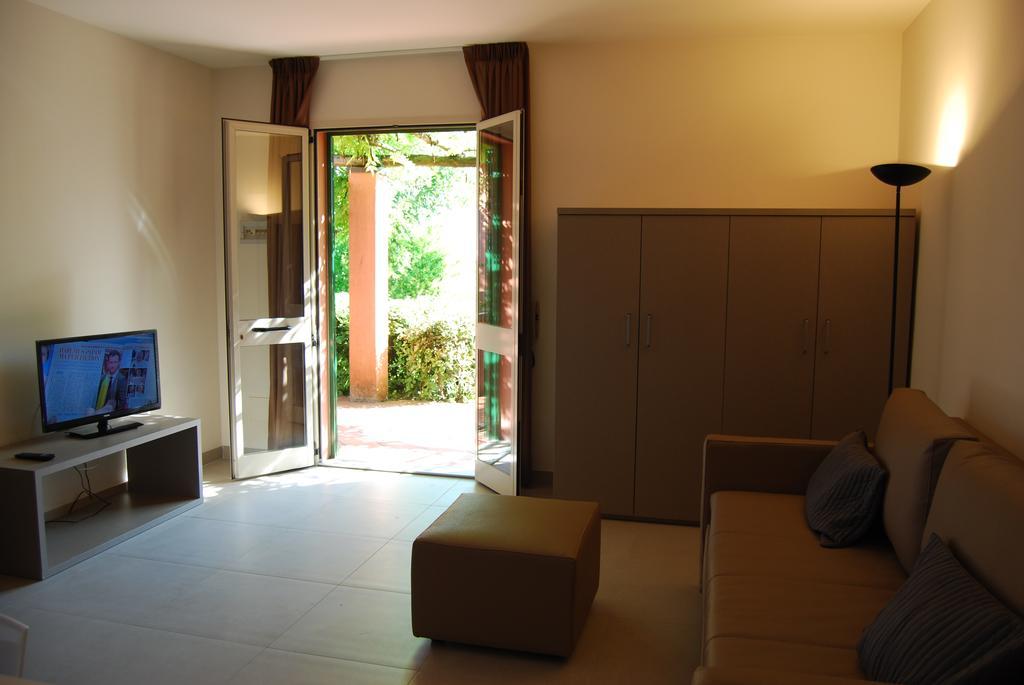 Aparthotel Residenze Al Colle Dei Pini Riccione Zimmer foto