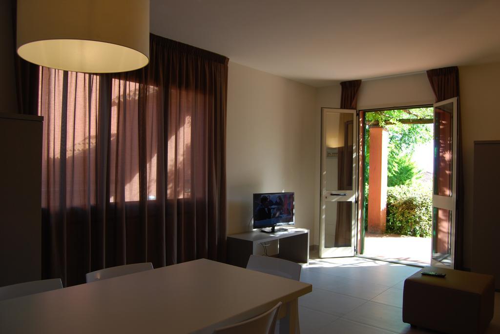 Aparthotel Residenze Al Colle Dei Pini Riccione Zimmer foto