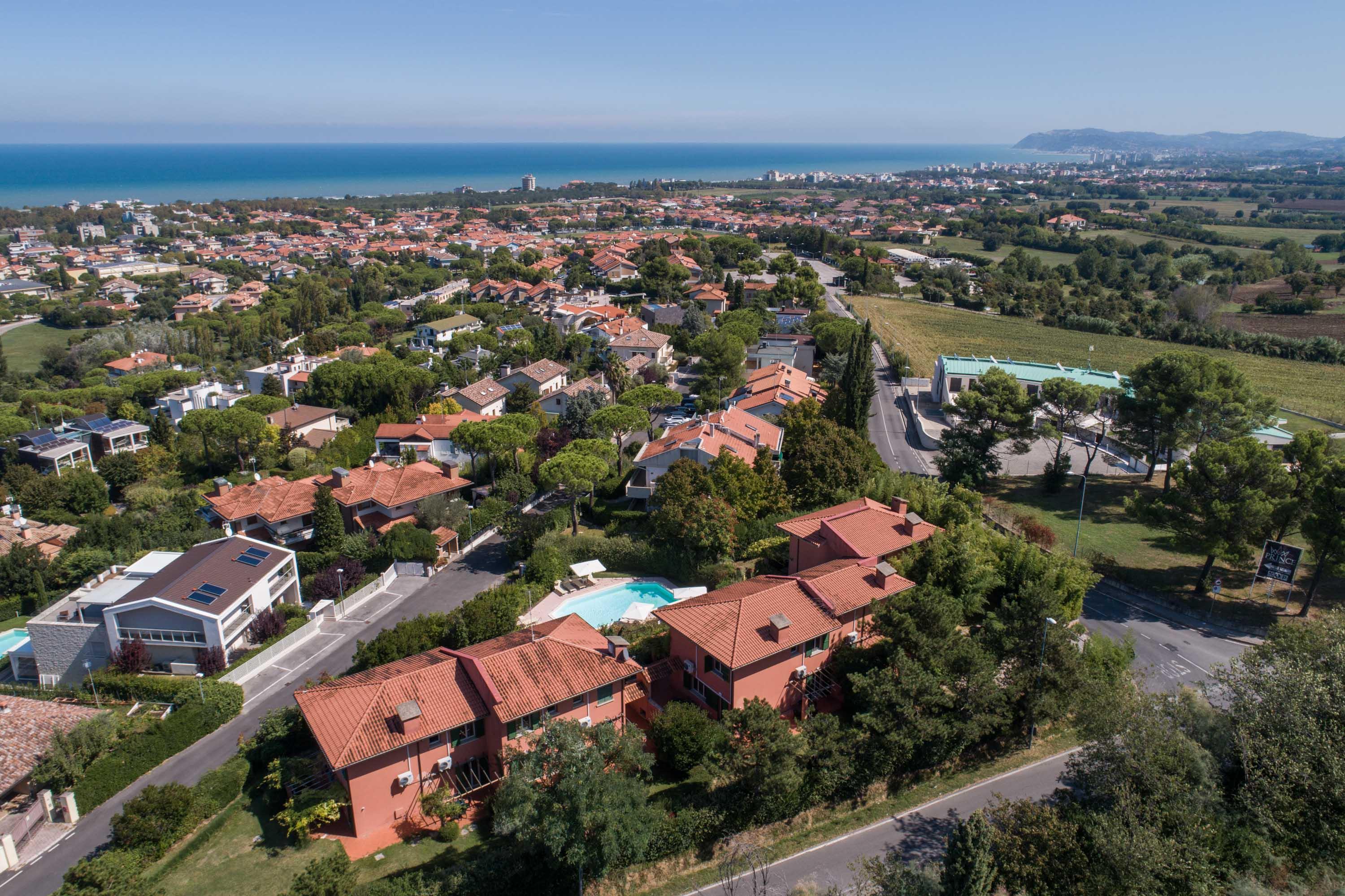 Aparthotel Residenze Al Colle Dei Pini Riccione Exterior foto