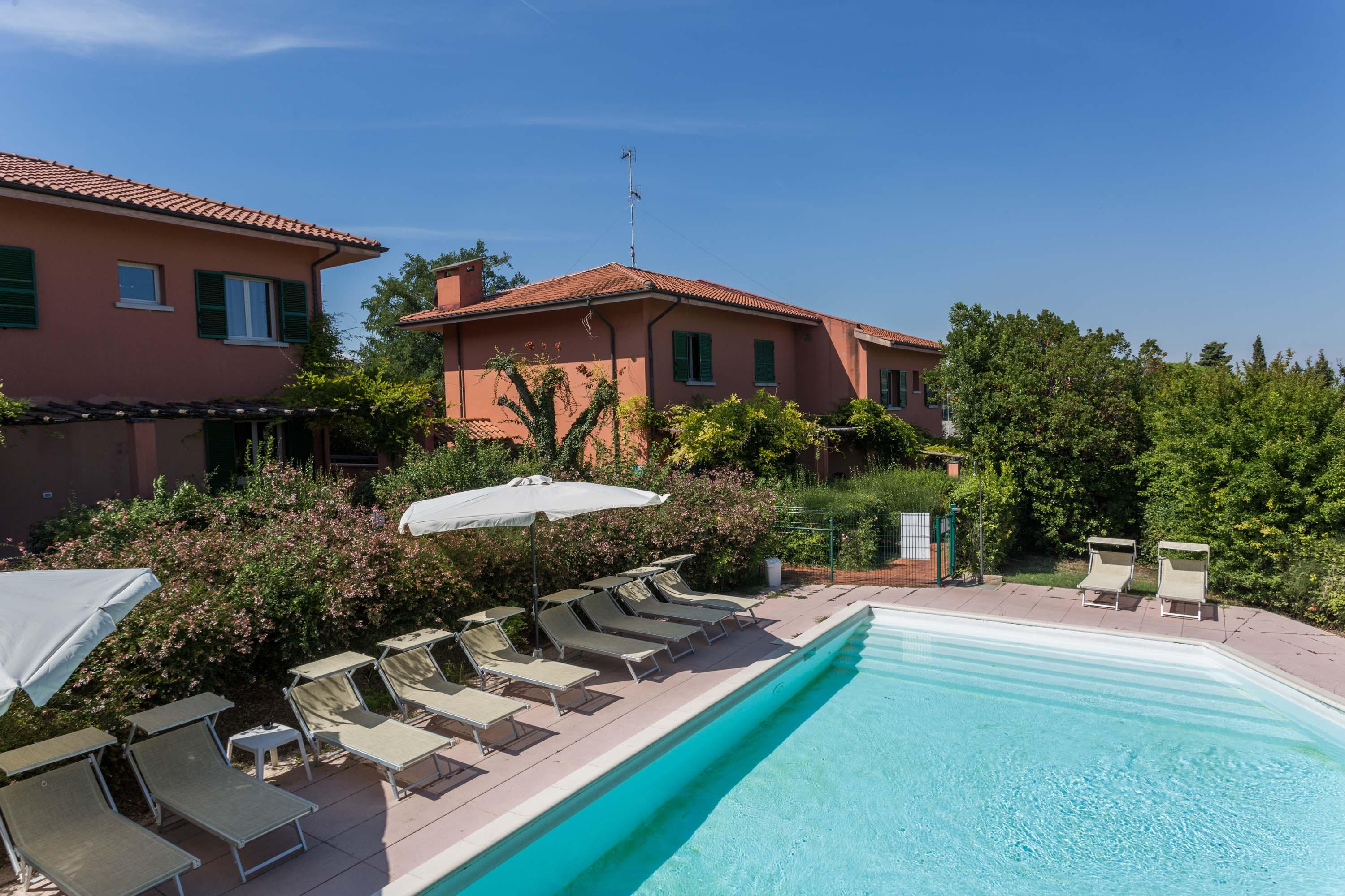 Aparthotel Residenze Al Colle Dei Pini Riccione Exterior foto