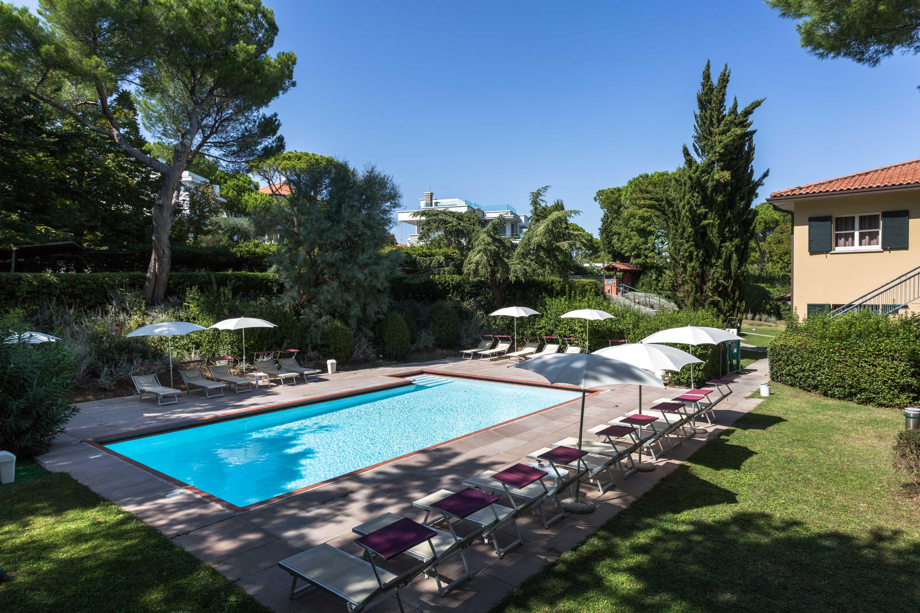 Aparthotel Residenze Al Colle Dei Pini Riccione Exterior foto