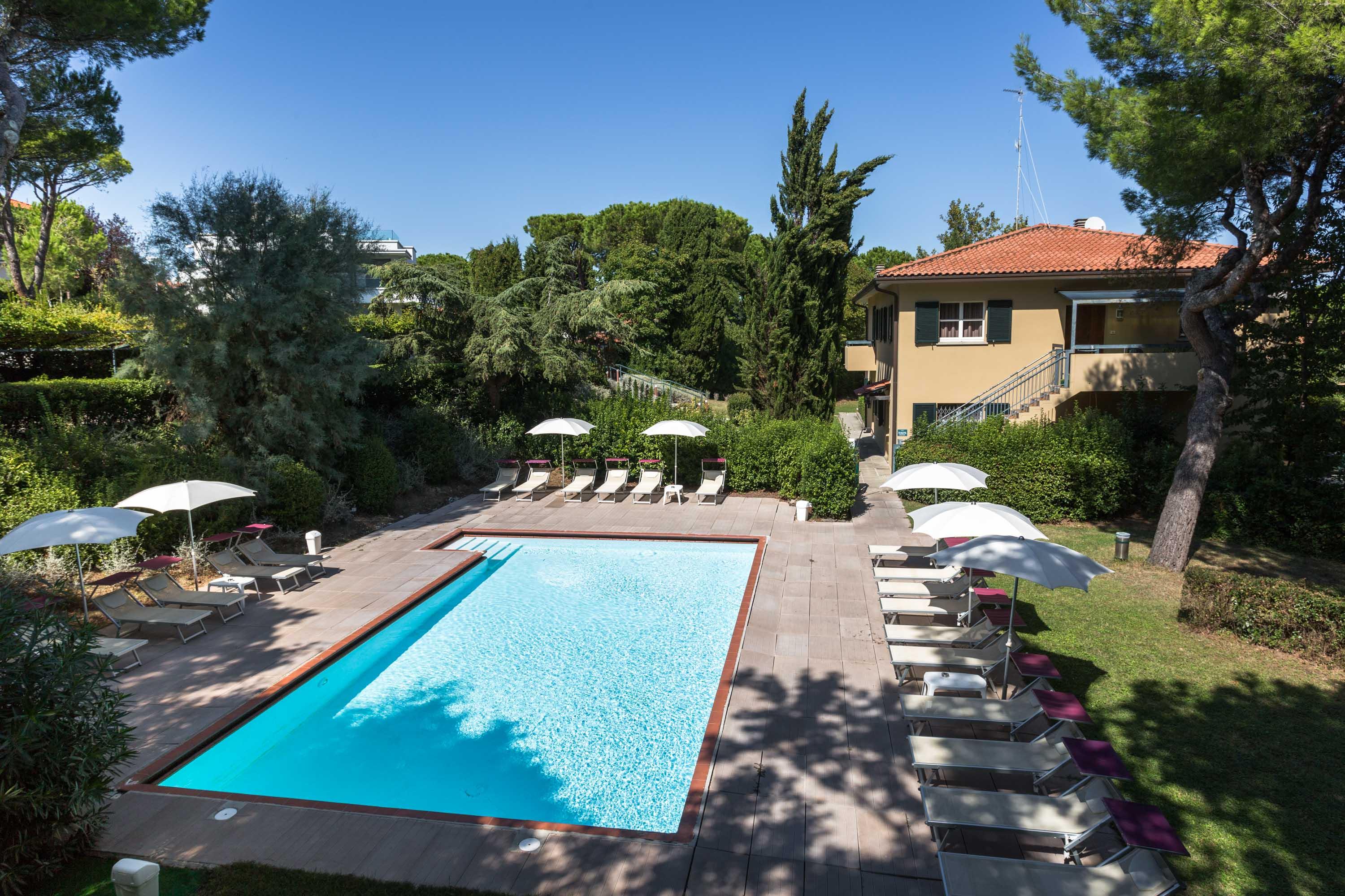 Aparthotel Residenze Al Colle Dei Pini Riccione Exterior foto