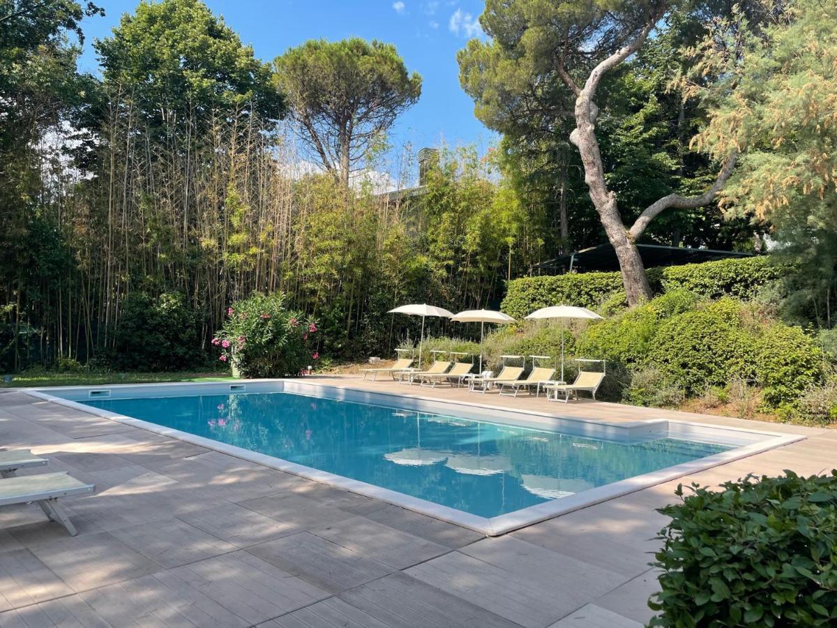 Aparthotel Residenze Al Colle Dei Pini Riccione Exterior foto