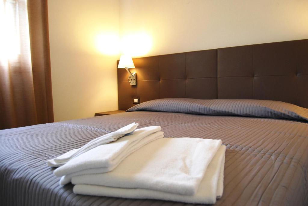 Aparthotel Residenze Al Colle Dei Pini Riccione Zimmer foto