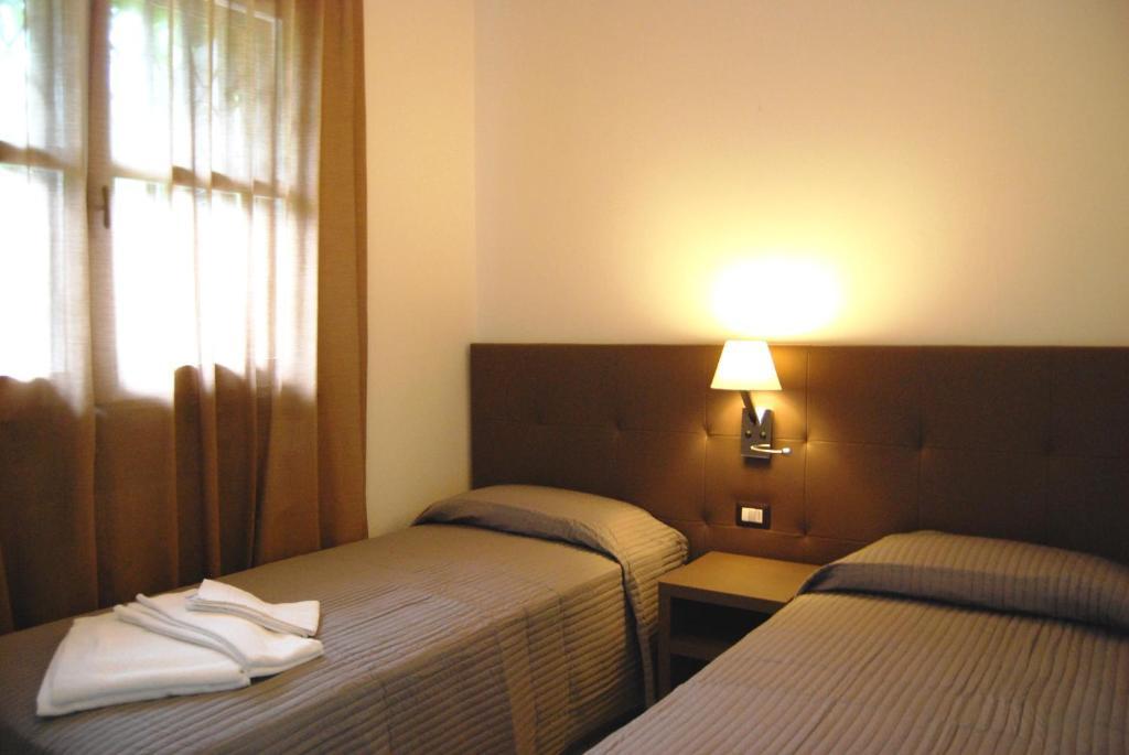 Aparthotel Residenze Al Colle Dei Pini Riccione Zimmer foto
