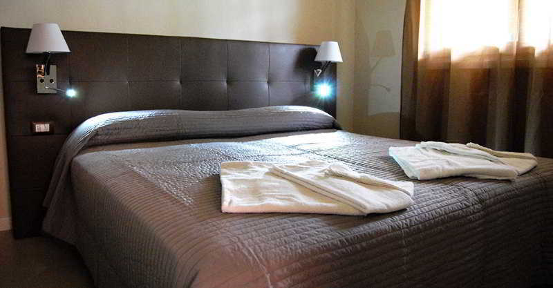 Aparthotel Residenze Al Colle Dei Pini Riccione Exterior foto