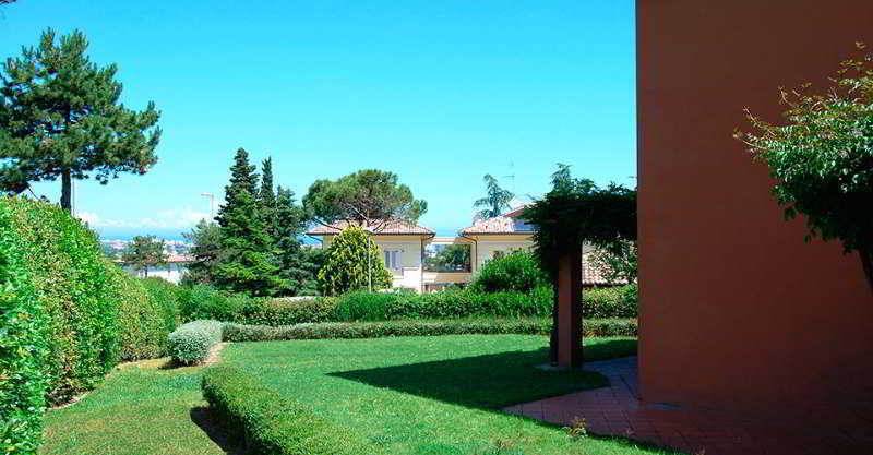 Aparthotel Residenze Al Colle Dei Pini Riccione Exterior foto