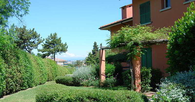 Aparthotel Residenze Al Colle Dei Pini Riccione Exterior foto