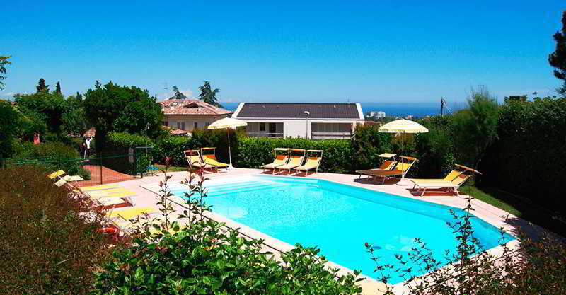 Aparthotel Residenze Al Colle Dei Pini Riccione Exterior foto