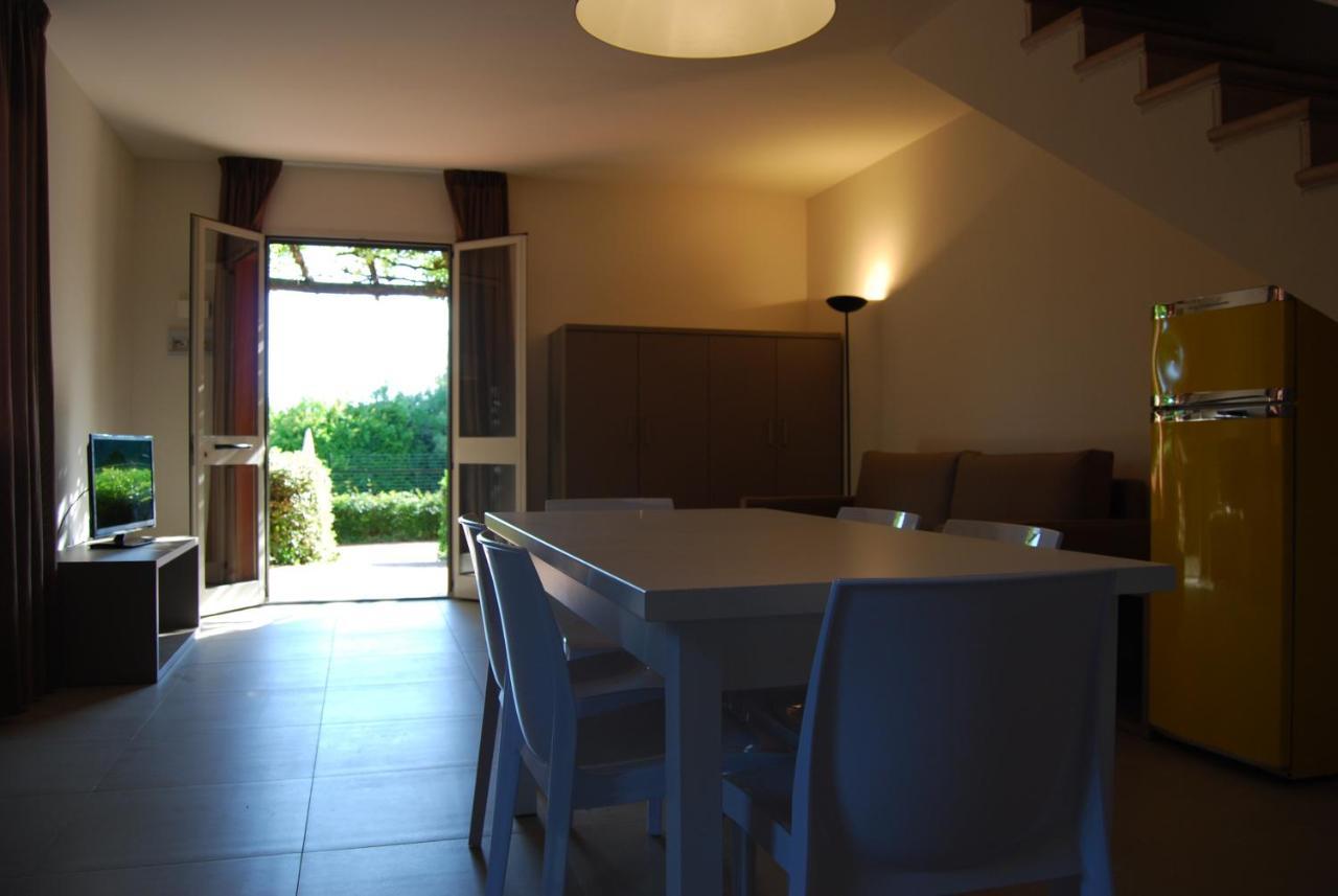 Aparthotel Residenze Al Colle Dei Pini Riccione Exterior foto