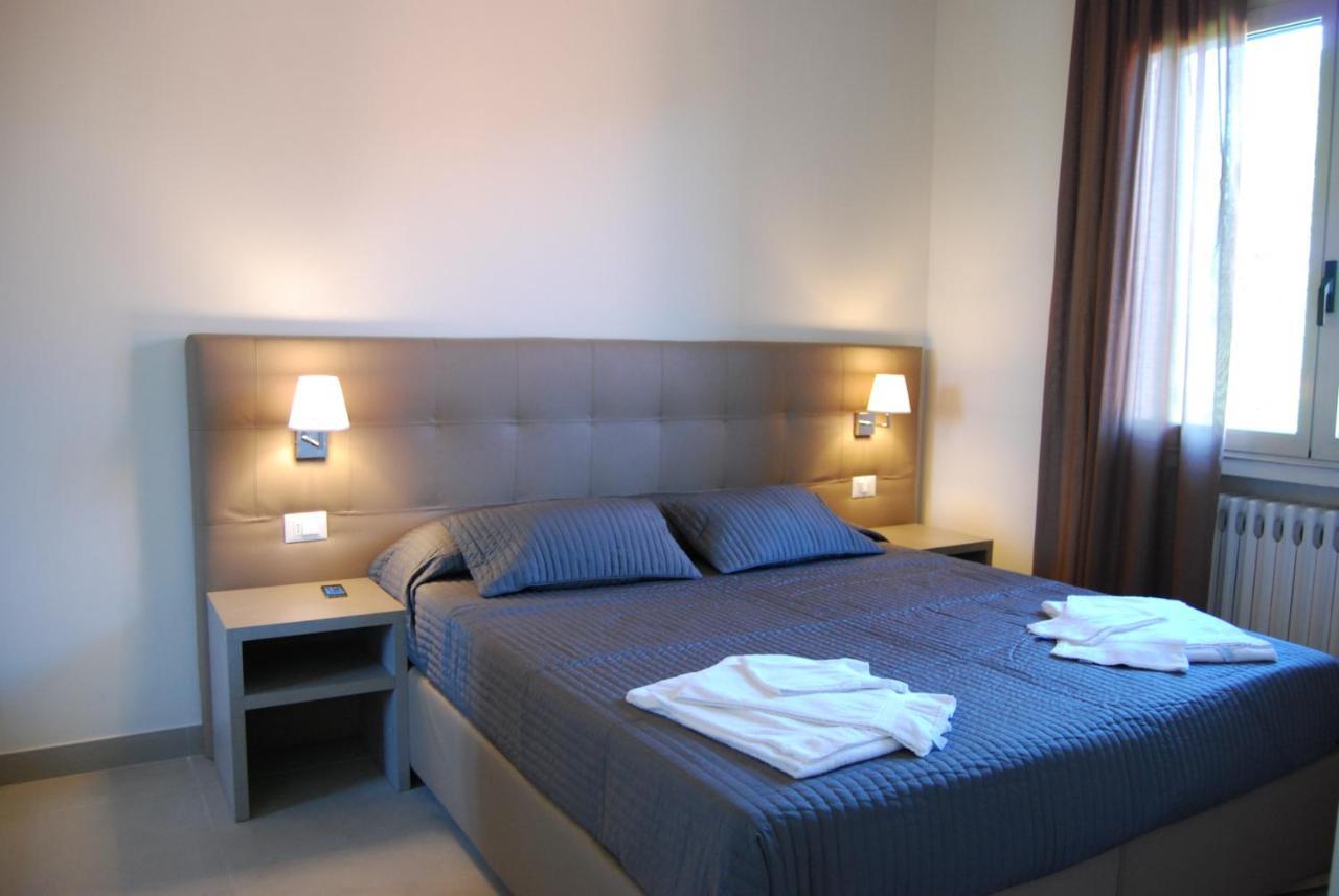 Aparthotel Residenze Al Colle Dei Pini Riccione Exterior foto