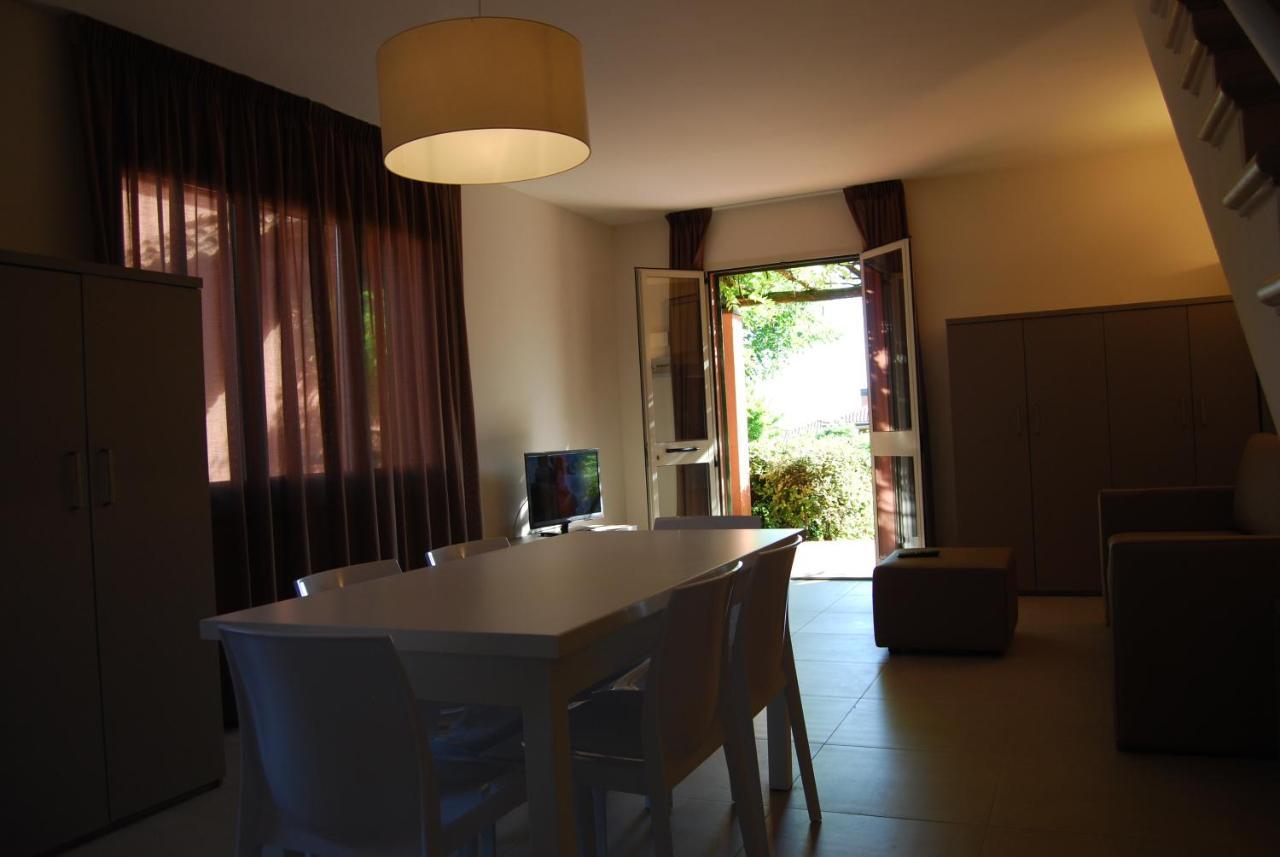 Aparthotel Residenze Al Colle Dei Pini Riccione Exterior foto