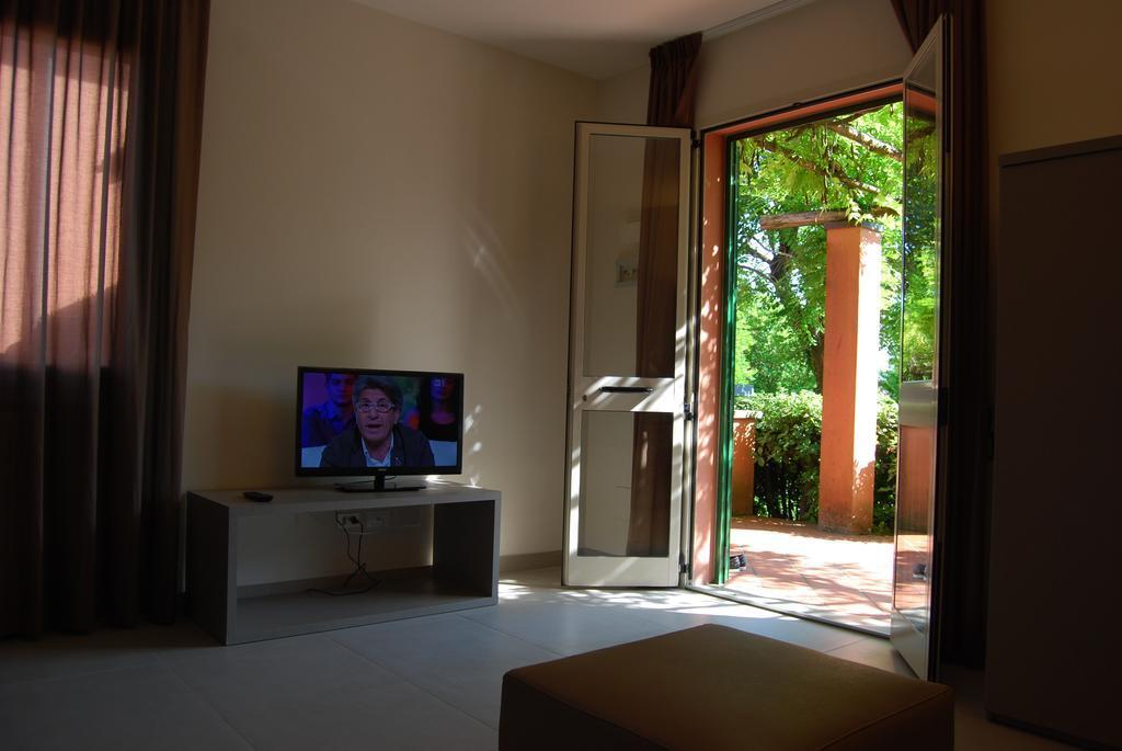 Aparthotel Residenze Al Colle Dei Pini Riccione Exterior foto